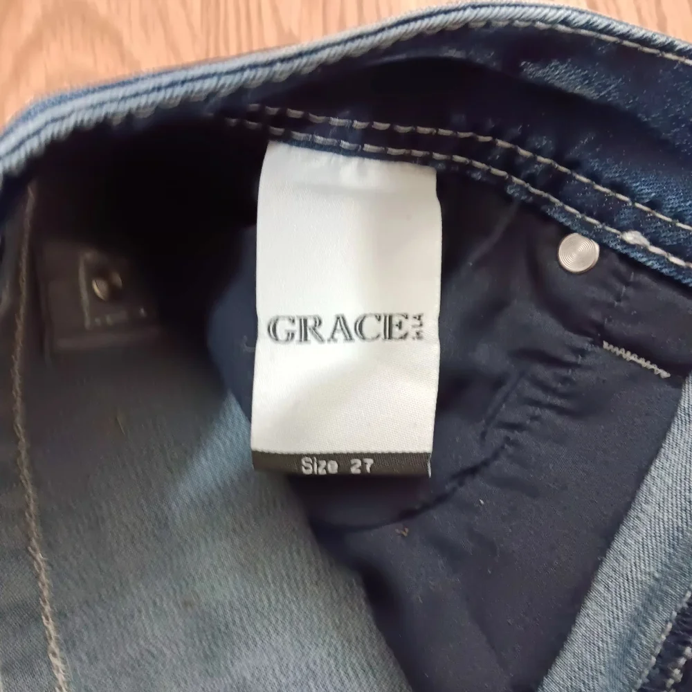 Grace in LA Embroidered Jeans - Picture 11 of 12